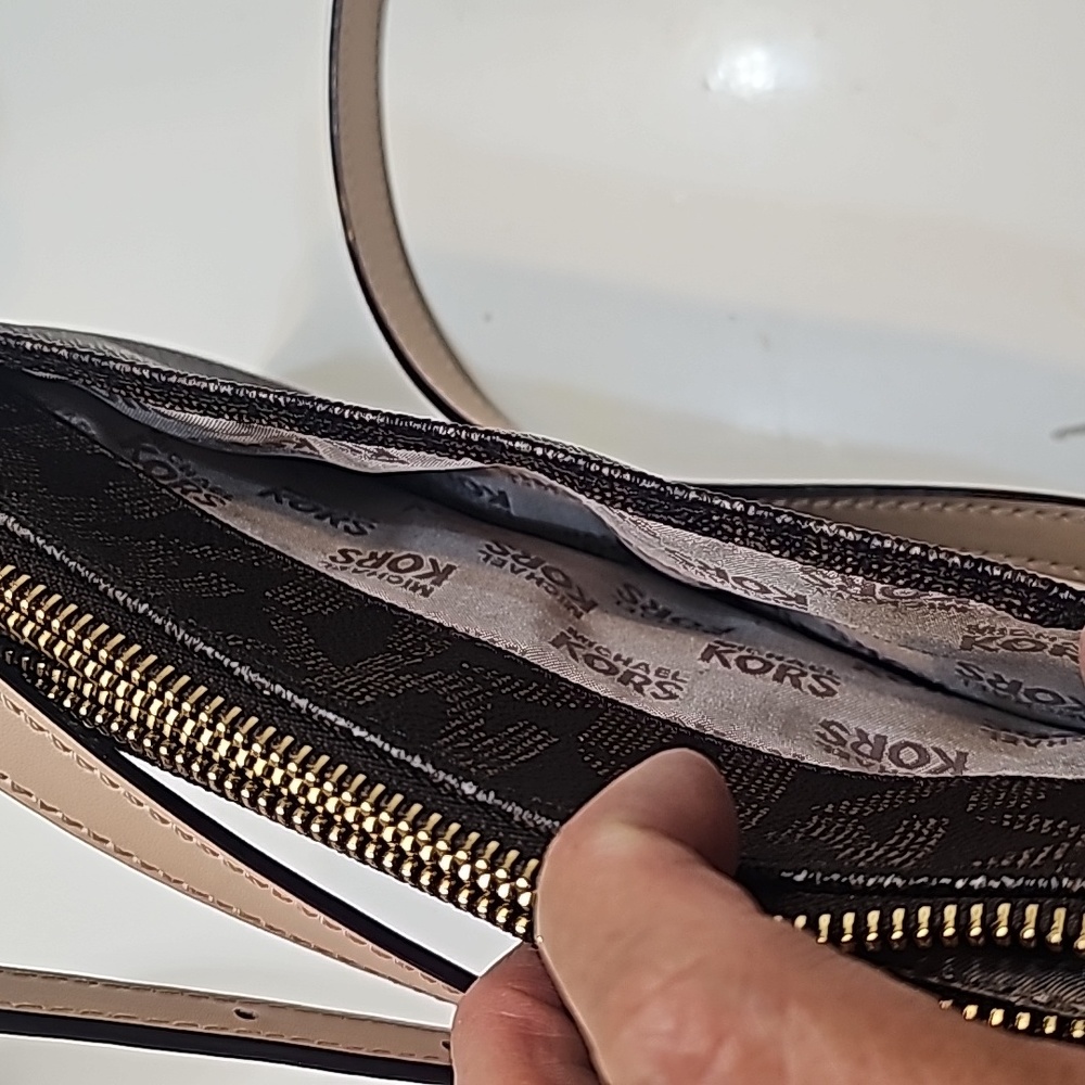 Small mk crossbody Bag - Picture 7 of 11